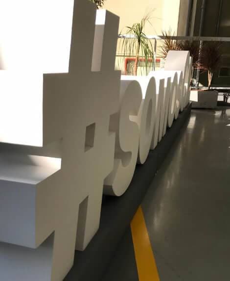 Letra Caixa Vermelha