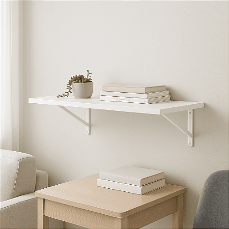 Prateleira Madeira Branca 1,00x0,30m - Mobiliário e Cenografia para locação